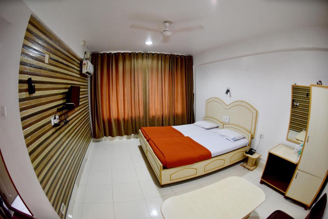 Hotel Sharada International Udupi Esterno foto