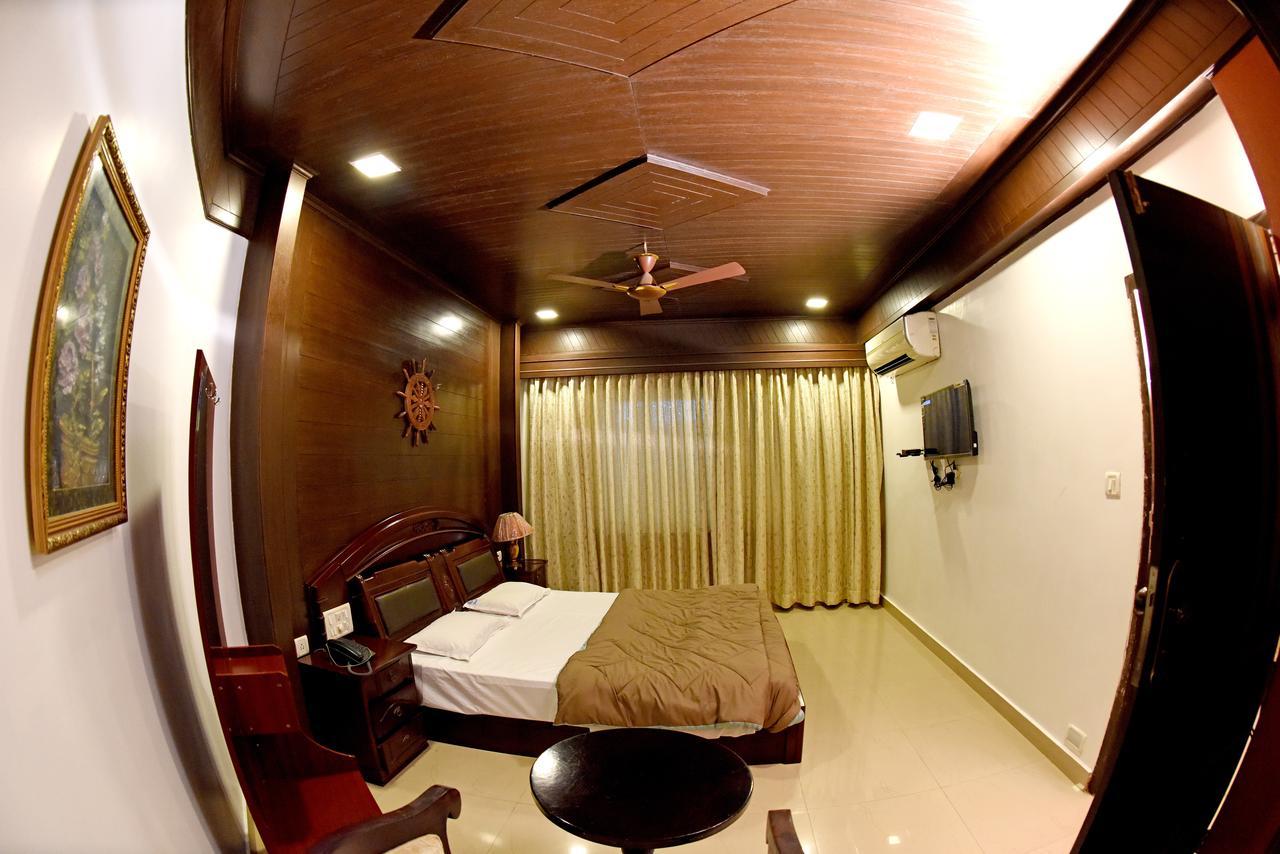 Hotel Sharada International Udupi Esterno foto