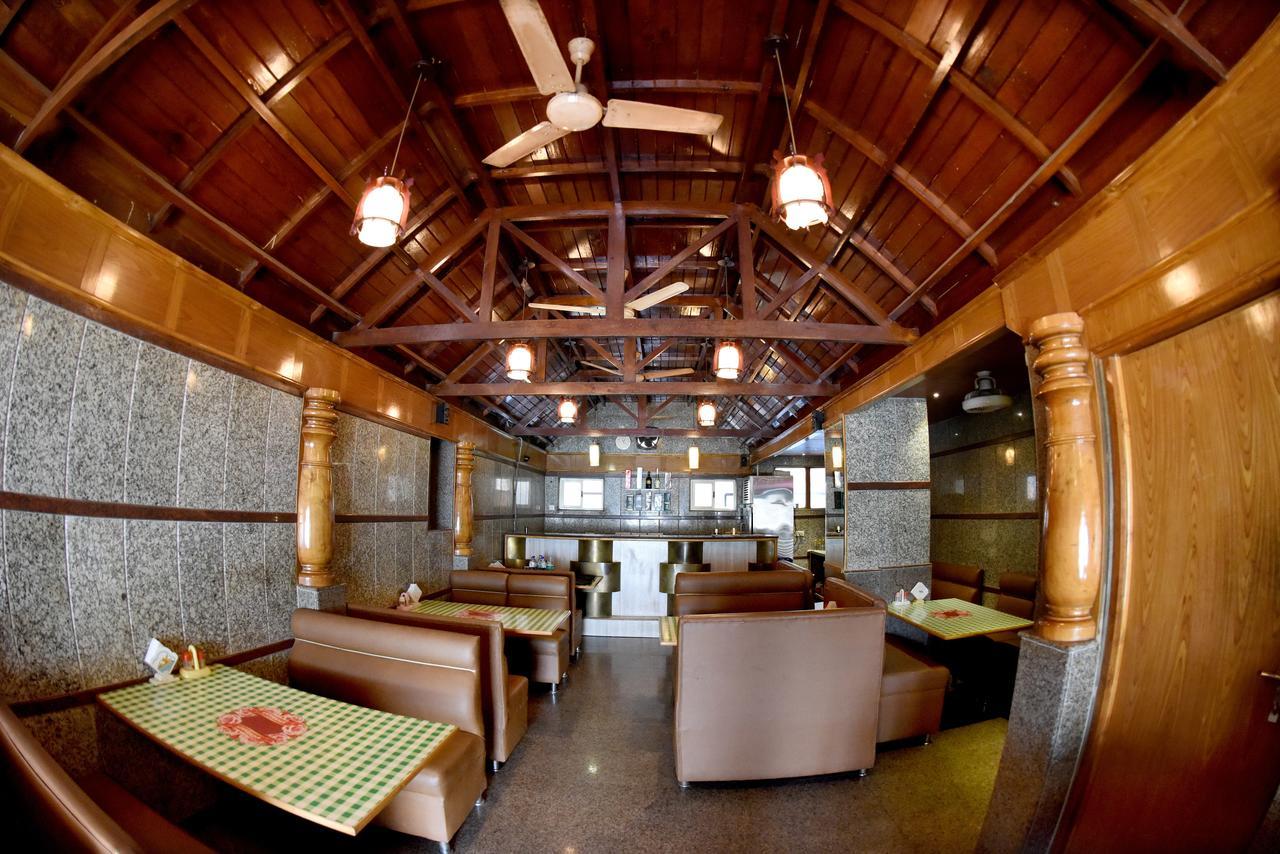 Hotel Sharada International Udupi Esterno foto