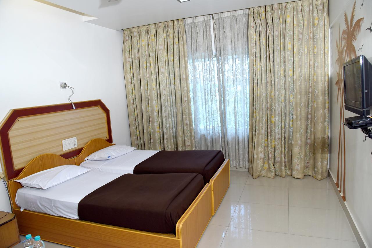 Hotel Sharada International Udupi Esterno foto