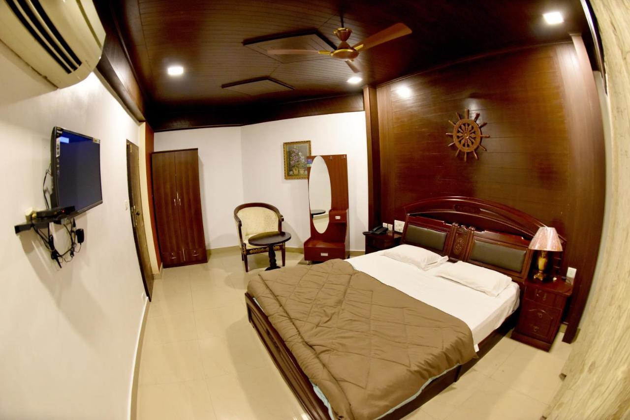 Hotel Sharada International Udupi Esterno foto